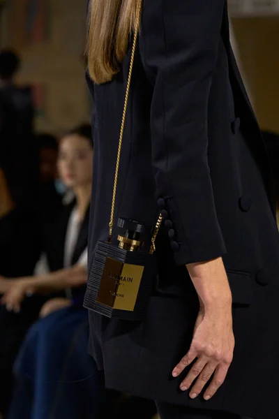 Look 28